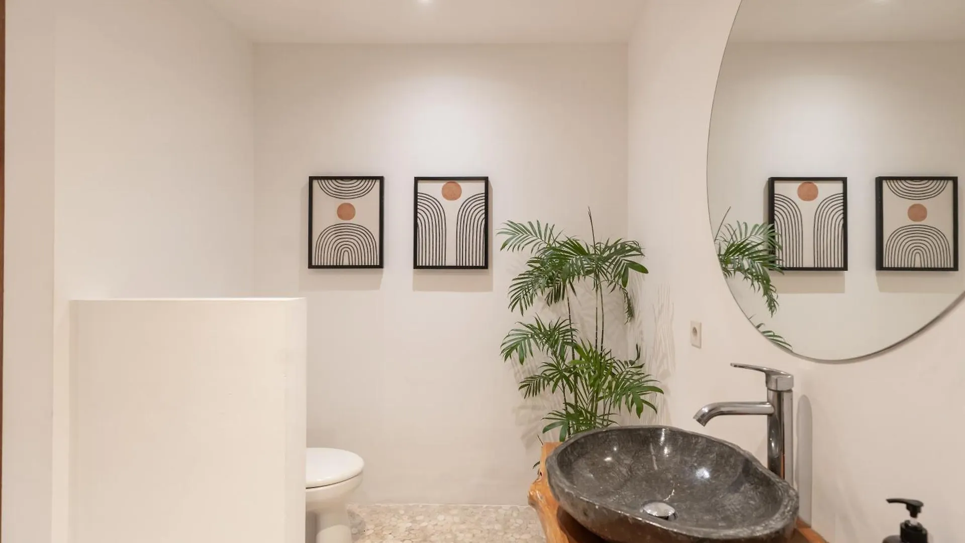 Kontakte von House Of Bagera By Alfred In Bali